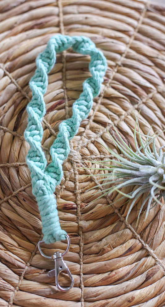 Macrame Wristlet (Twisted)