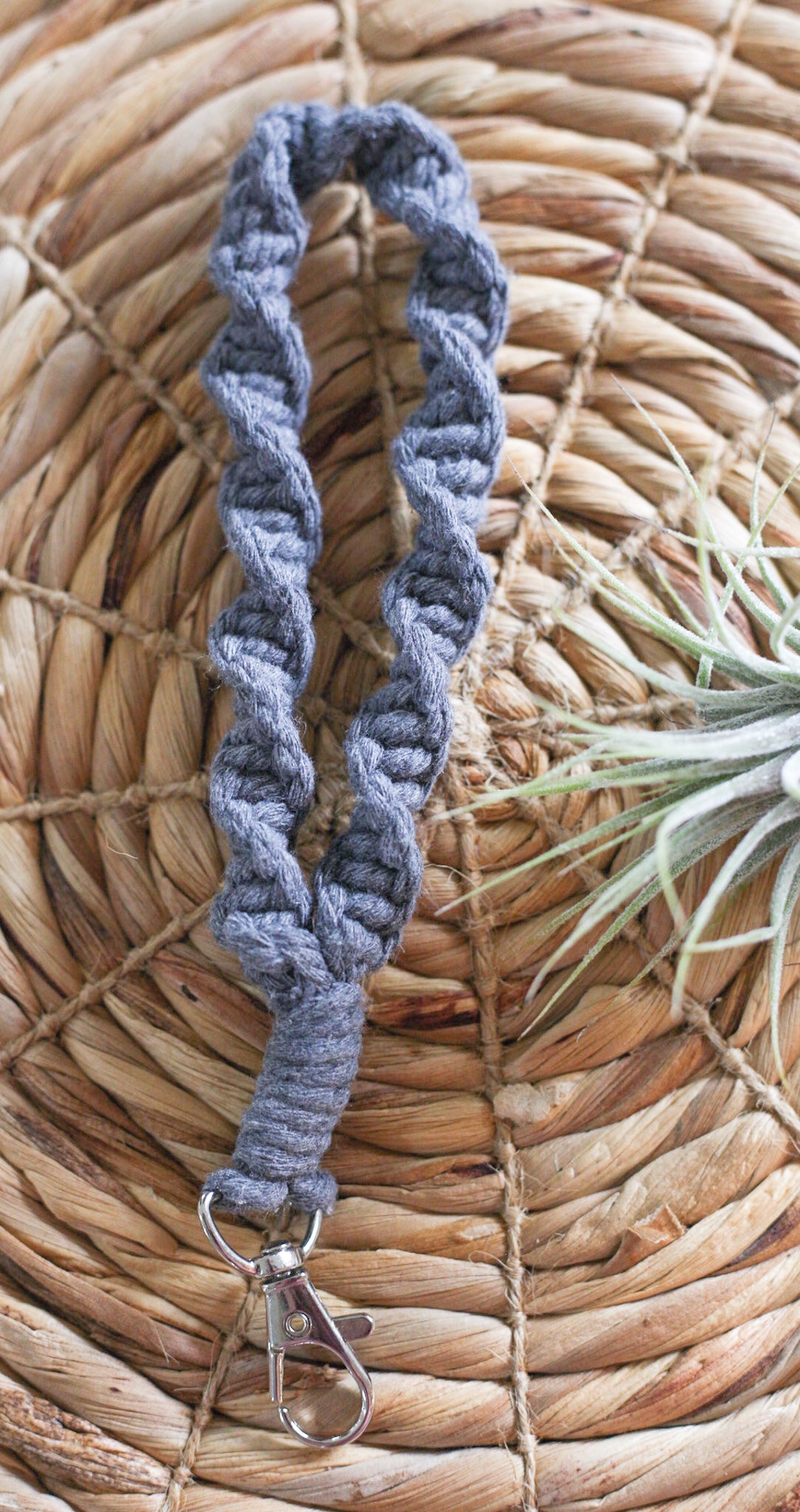 Macrame Wristlet (Twisted)