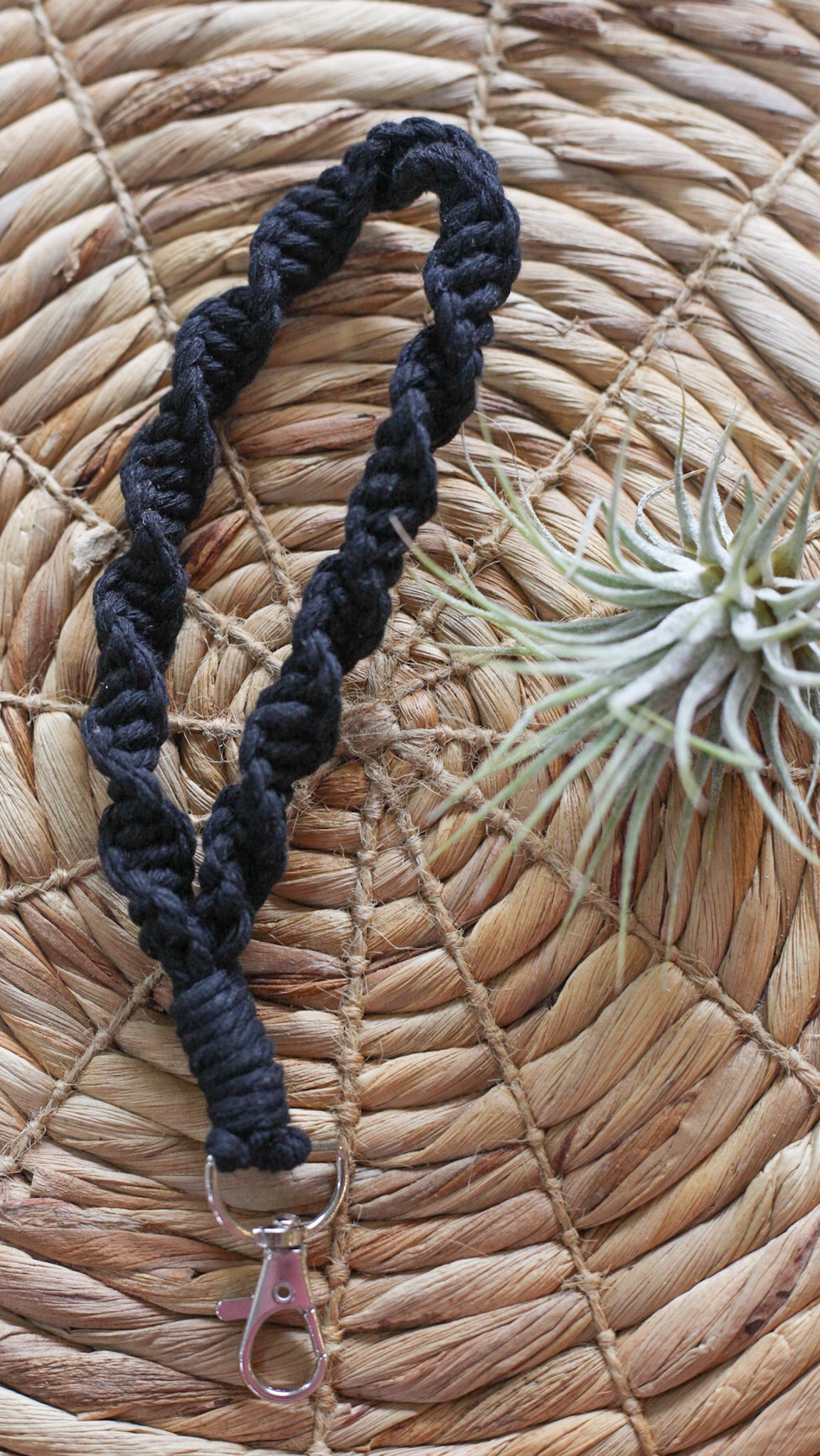 Macrame Wristlet (Twisted)