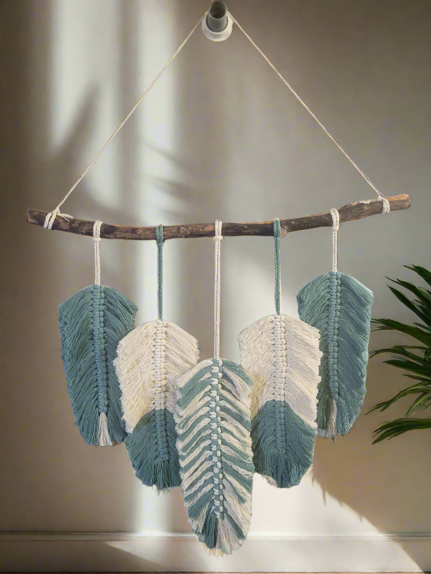 Feather Wallhanger (Med)