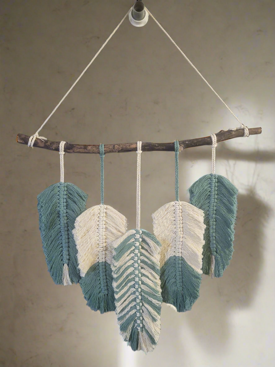 Feather Wallhanger (Med)