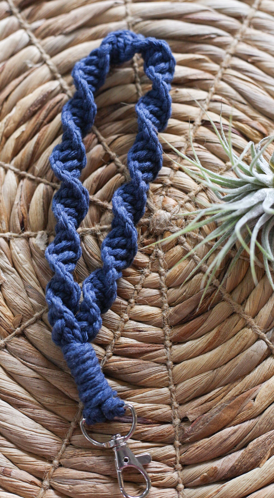 Macrame Wristlet (Twisted)