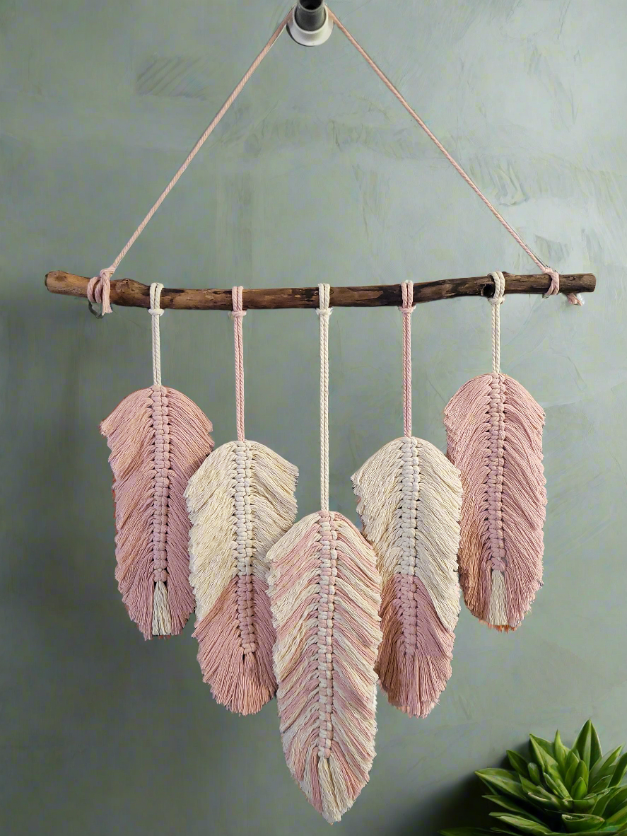 Feather Wallhanger (Med)